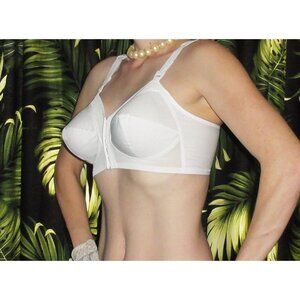 Vintage White Exquisite Form Bullet Bra 38 B front closure pinup retro pointy